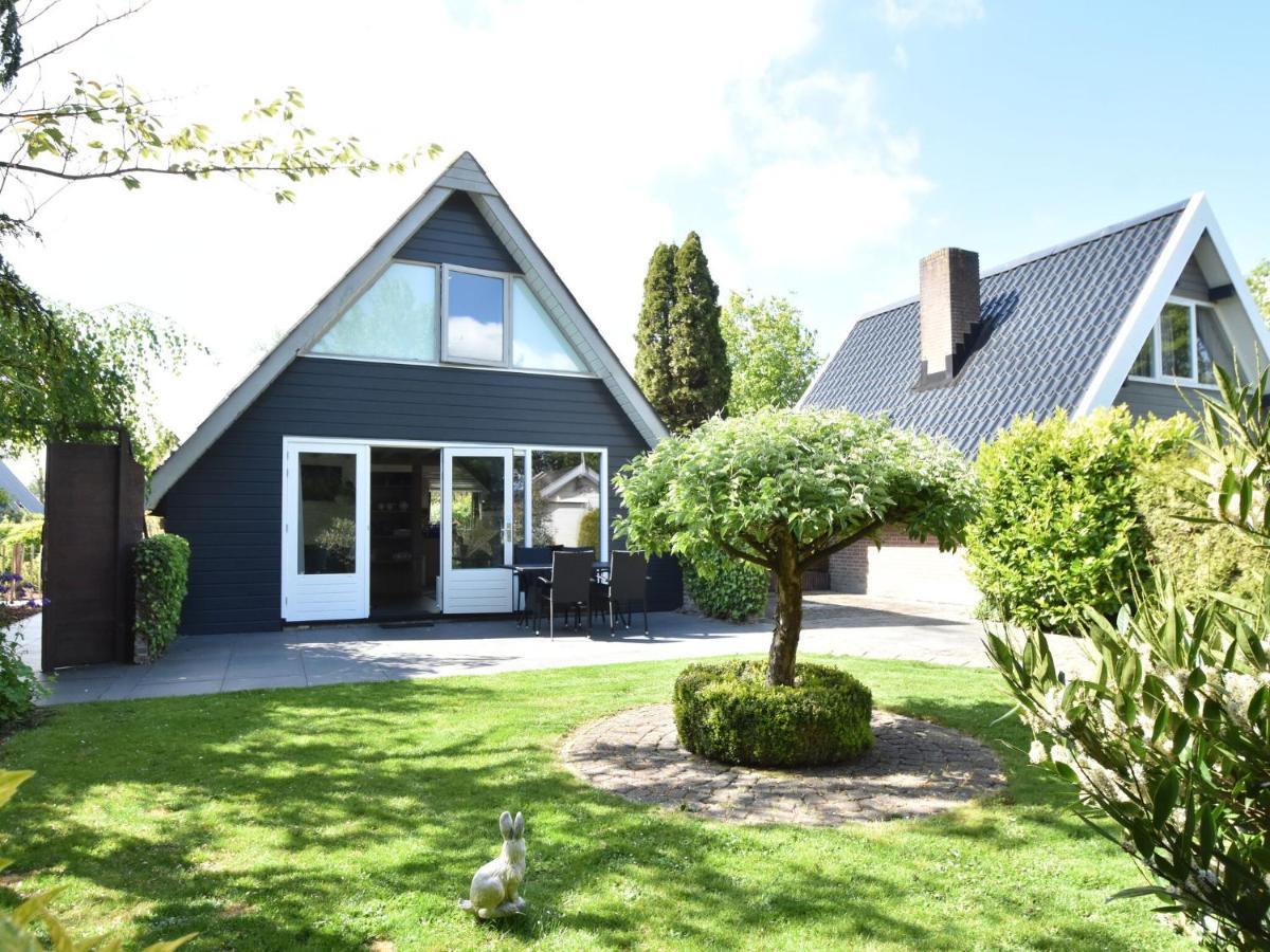 Balmy Holiday Home In Tuitjenhorn With Fenced Garden 외부 사진