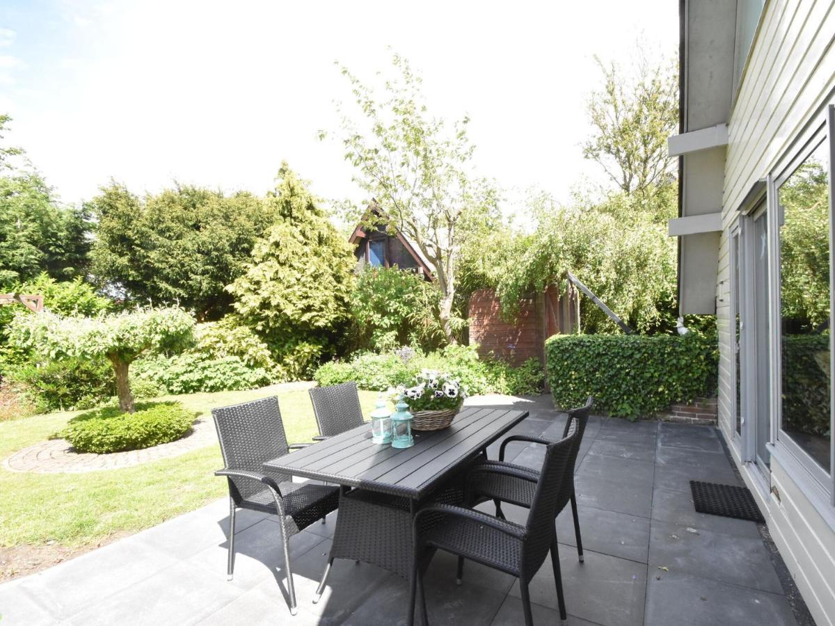 Balmy Holiday Home In Tuitjenhorn With Fenced Garden 외부 사진