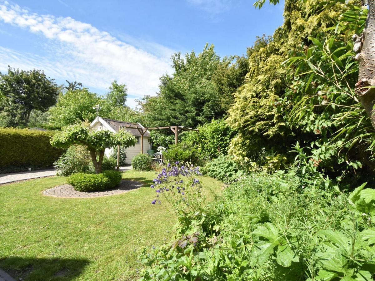 Balmy Holiday Home In Tuitjenhorn With Fenced Garden 외부 사진