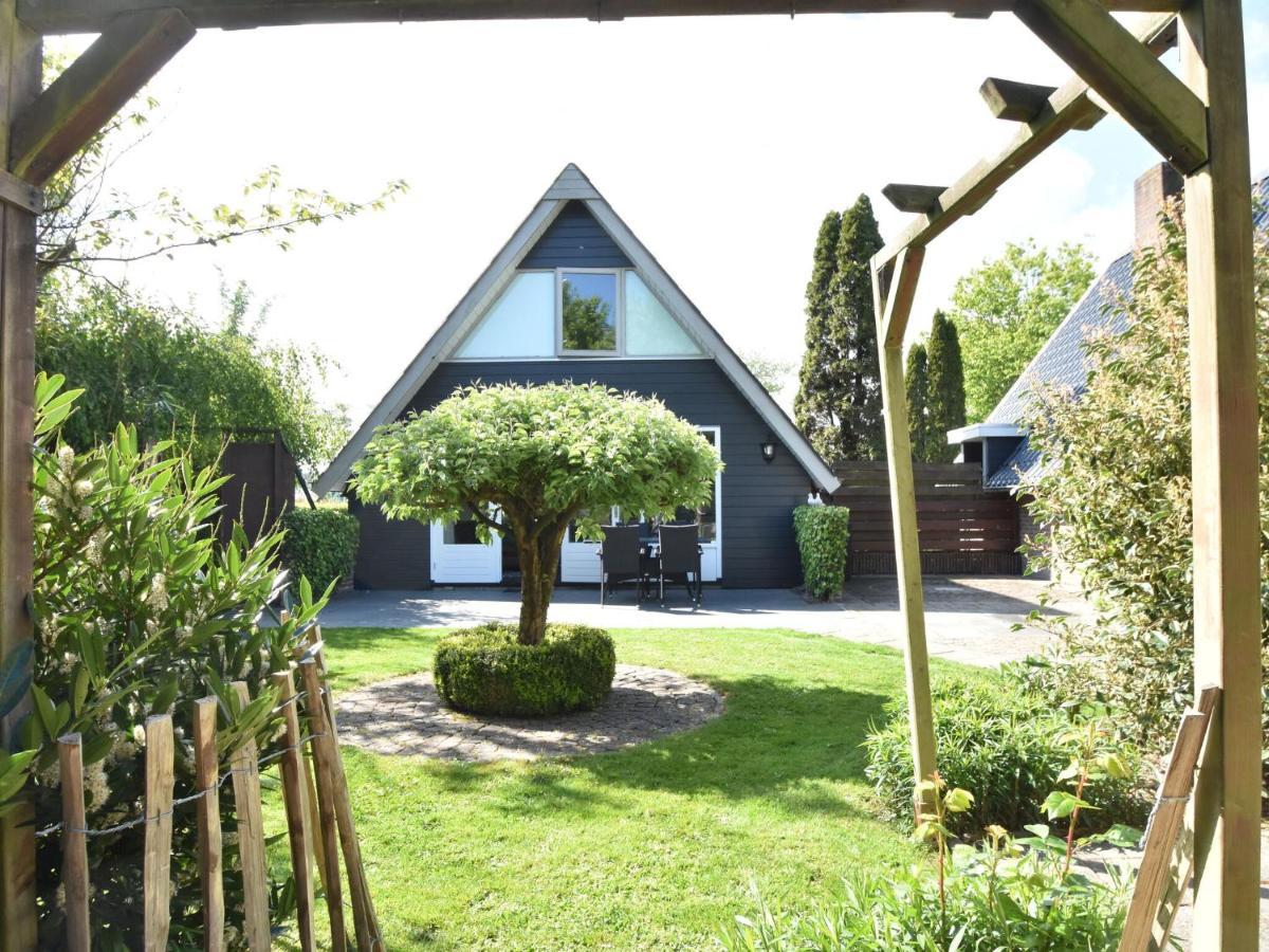 Balmy Holiday Home In Tuitjenhorn With Fenced Garden 외부 사진