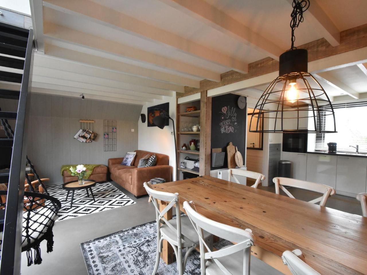 Balmy Holiday Home In Tuitjenhorn With Fenced Garden 외부 사진