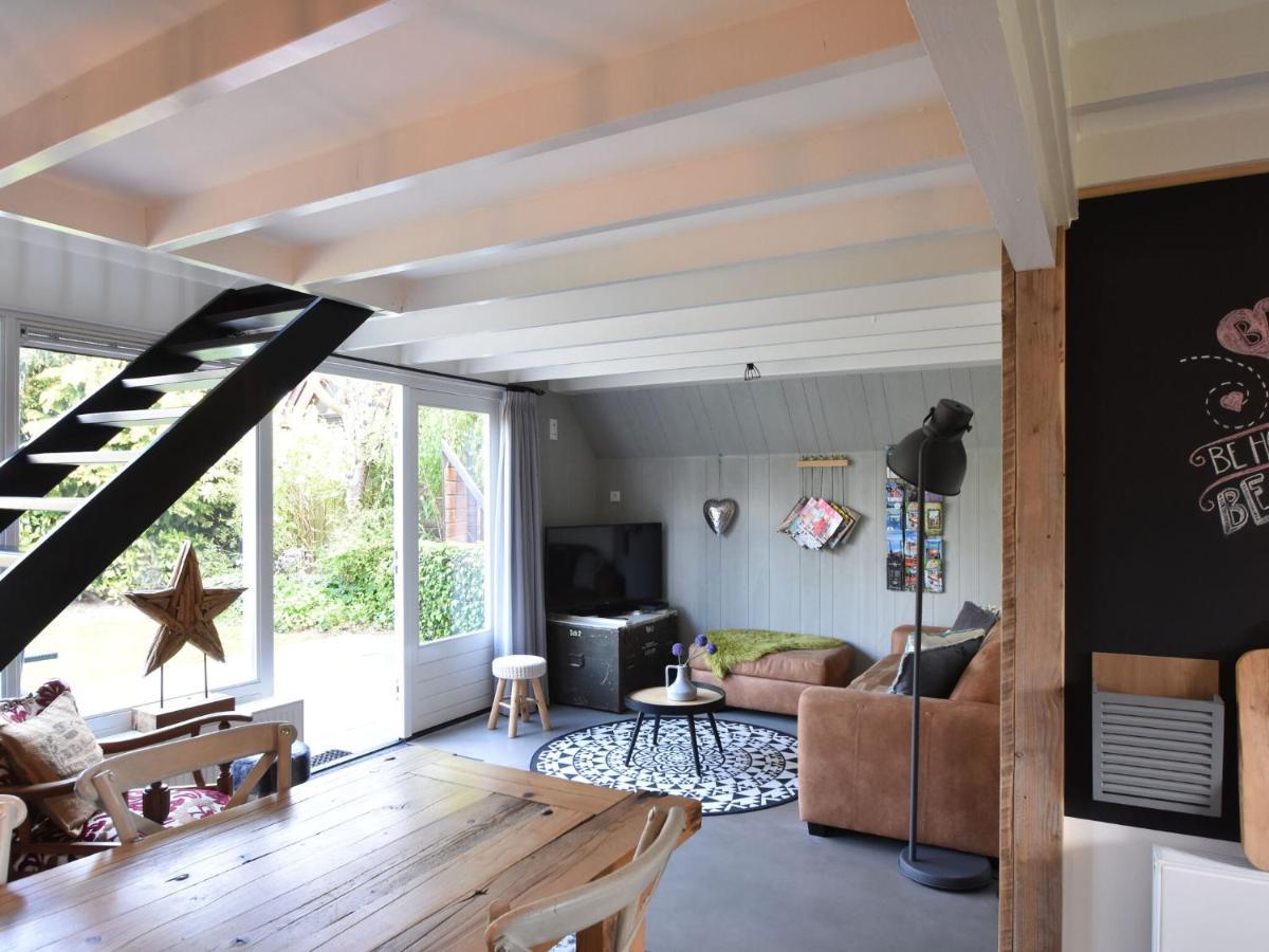 Balmy Holiday Home In Tuitjenhorn With Fenced Garden 외부 사진